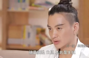 目前并无确切信息表明周一围曾因被章子怡甩而患抑郁。但周一围曾在《鲁豫有约》中谈及