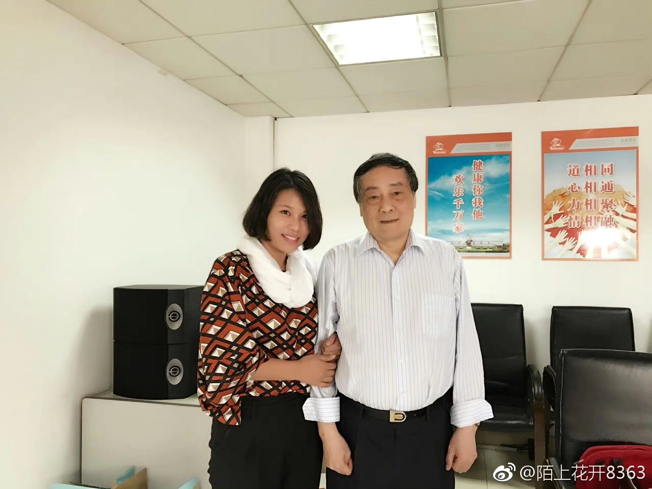 2017年我们去给娃哈哈提案，宗庆后也在，我强要求和他合影，他开心的同意，没想到
