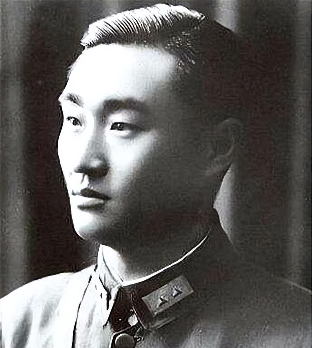 1944年6月18日，日军攻入长沙城内，守城的国民党军长张德能下落不明。危急之下