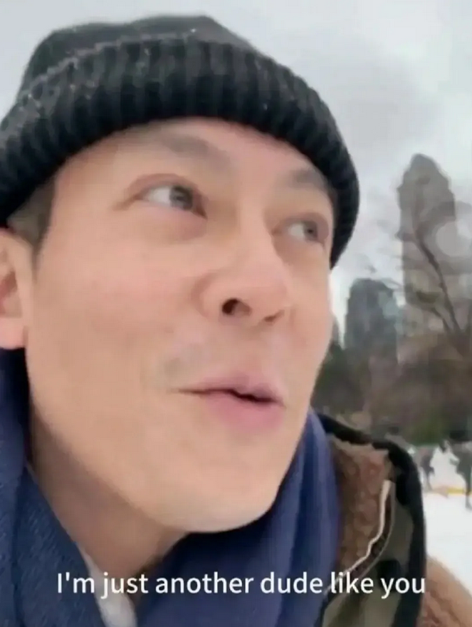 陈冠希在纽约过圣诞，自拍视频说，“现在没人认得我，因为我不是什么大明星，我就是个