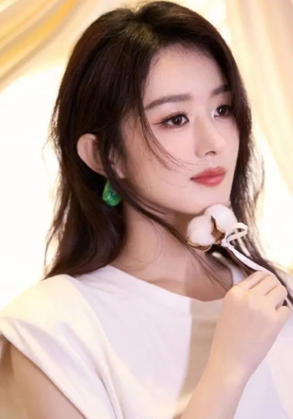 赵丽颖：事业与生活的双重绽放