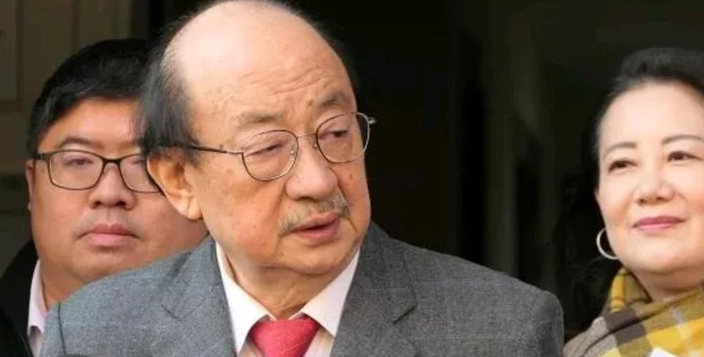民进党团总召柯建铭今天在民进党团会议后表示，请立法机构负责人韩国瑜在美国好好玩，