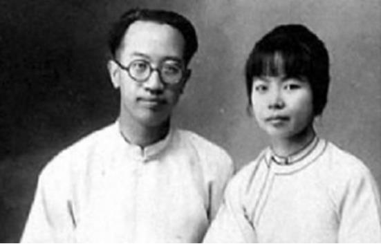 1922年的新婚之夜，闻一多为了不与新娘同房，不洗头、不洗澡、不刮胡子，甚至想溜