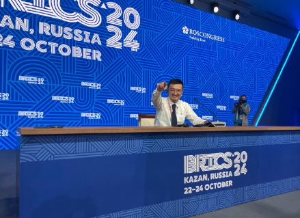 说一个关于美国大选有趣的小故事吧。

在几天前，金砖峰会之后，我从喀山飞往莫斯科