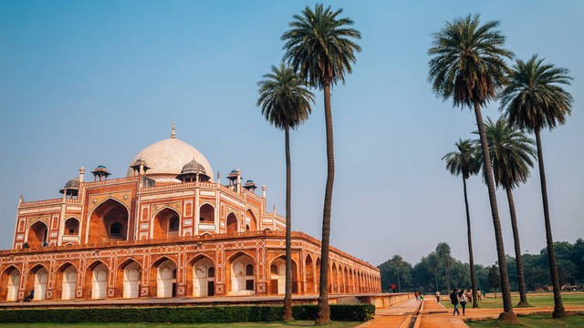 很喜欢高德里的一句话“虽然前方道路拥堵，但您仍在最优路线上”