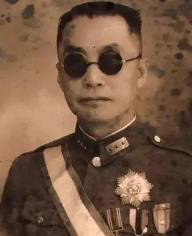 成都解放后，解放军搜寻二个多月，却不见国民党四川省主席王陵基的下落，他是逃去台湾