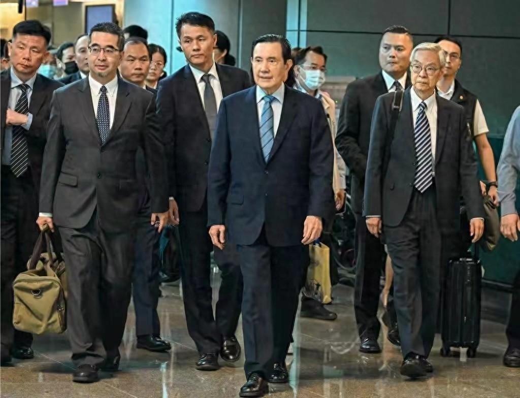 马英九访陆，国民党主席罕见请假，带着老婆孩子远离台岛。马英九在4月1日如约而至抵
