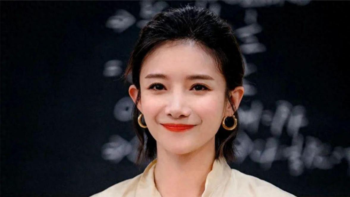 蔡紫：央视主持人大赛冠军，夺冠后拒绝入职央视，如今怎么样了？