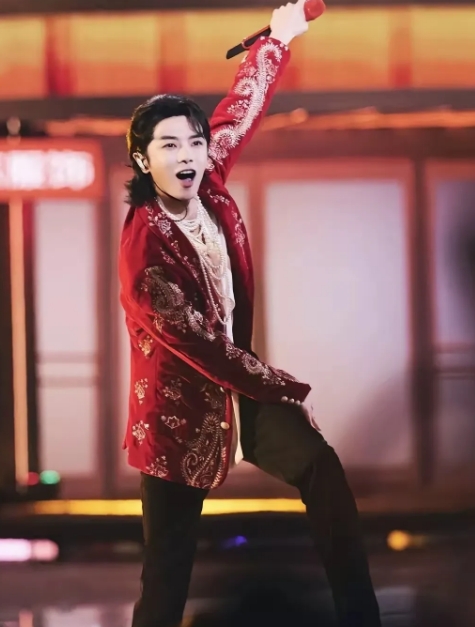 华晨宇这次的跨年夜演出，那可真是绝绝子！必须给他 “五” 星好评！


他一张嘴