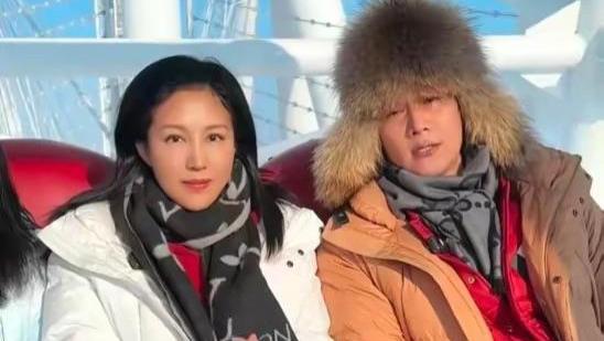 陆毅当众表白鲍蕾，带两个女儿穿戏服拍美照，直言：没你好看