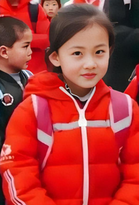 一笑倾城”的宁夏7岁女孩，你还记得吗？2021年，宁夏小女孩一笑走红，后拒百万签