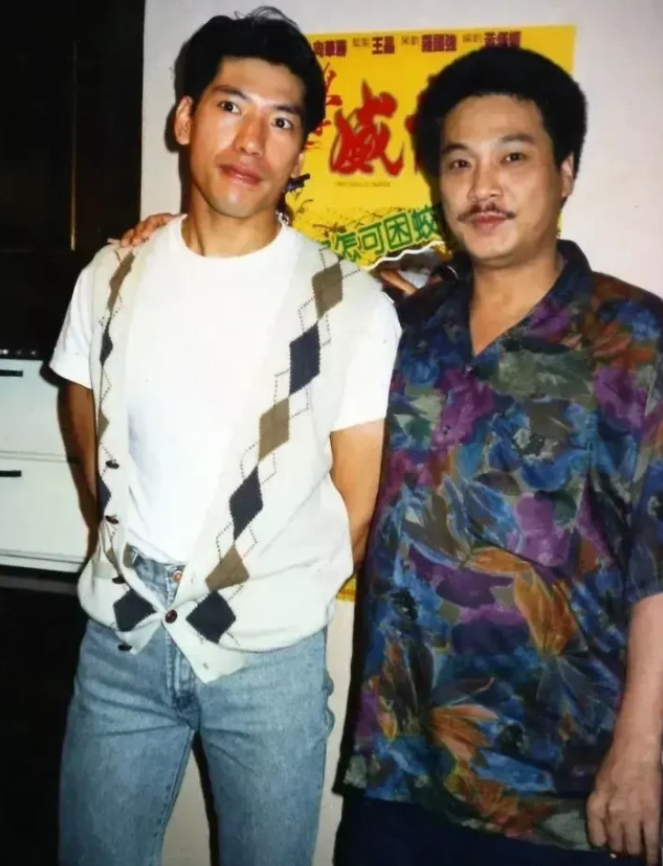 1997年，34岁的“乌鸦”张耀扬，凭借《古惑仔》一夜爆红后，开着价值380w的
