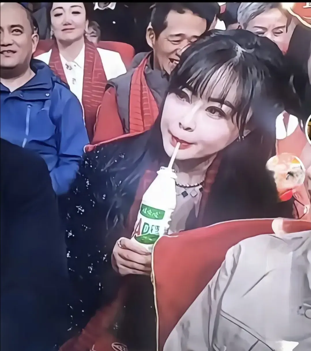 泪目了，现在终于知道今年的春晚那么多哇哈哈的镜头了，这应该是宗大小姐给父亲最后的