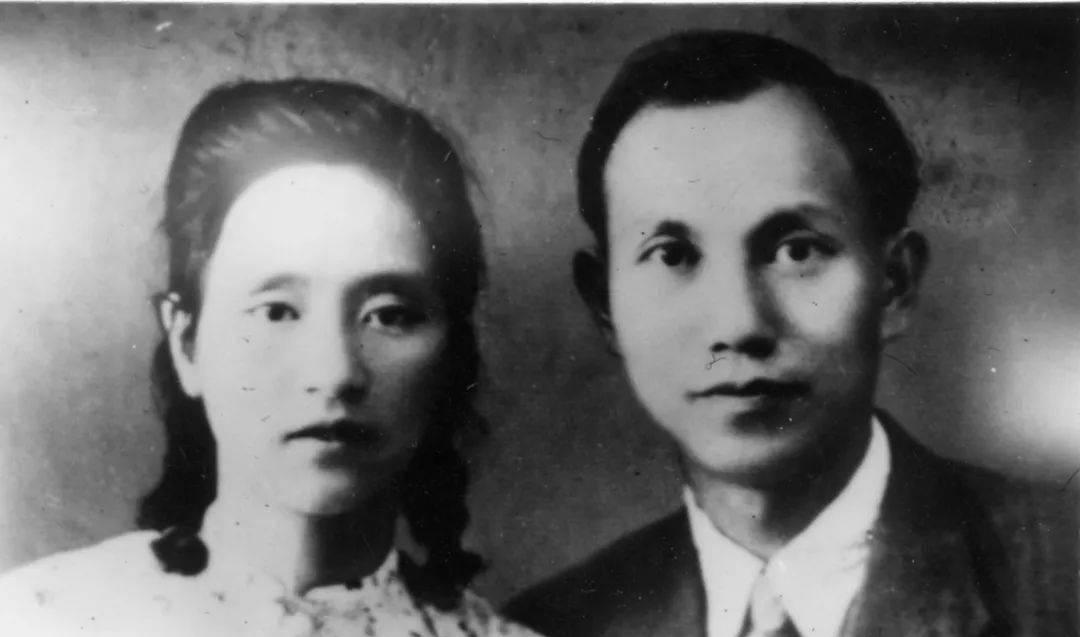 周总理交给他给1000美元，让他去做生意，但是，党什么时候要钱就什么时候给，要多