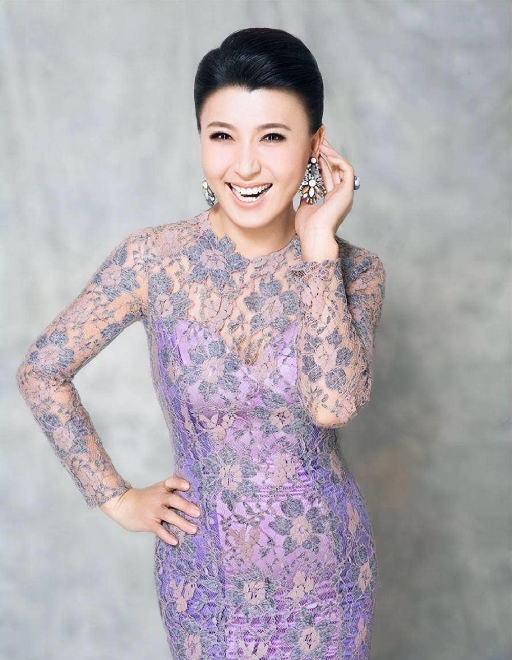 闫学晶：从二人转舞台到幸福人生