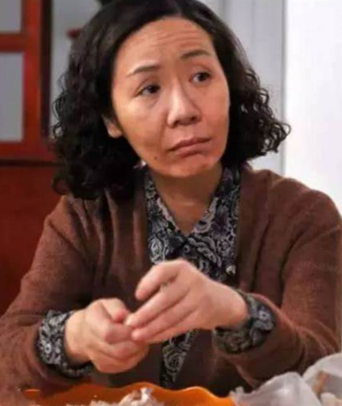1988年，“中国最丑女演员”杨青，到北影面试时，考官跟她讲：你长得实在太丑了，