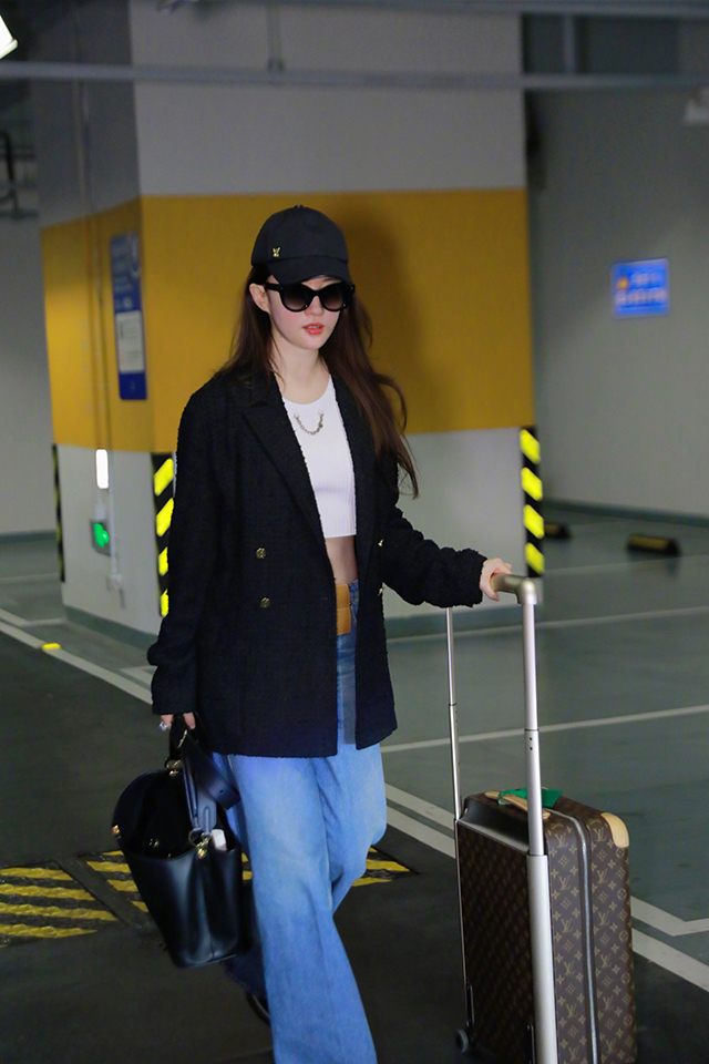 #刘亦菲 马甲线#有马甲线不难，36岁还有马甲线，就很难。就身材而言，内娱女星秒