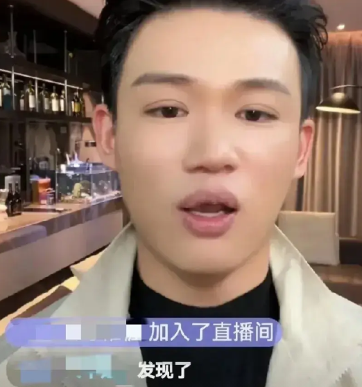 闹半天，咱们都搞错了，最爱大S的人不是汪小菲，也不是具俊烨，而是——孟贺。
大S