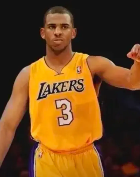 如果保罗是交易福克斯的筹码，前者大概率买断寻求新东家。
消息爆料，马刺正在积极推