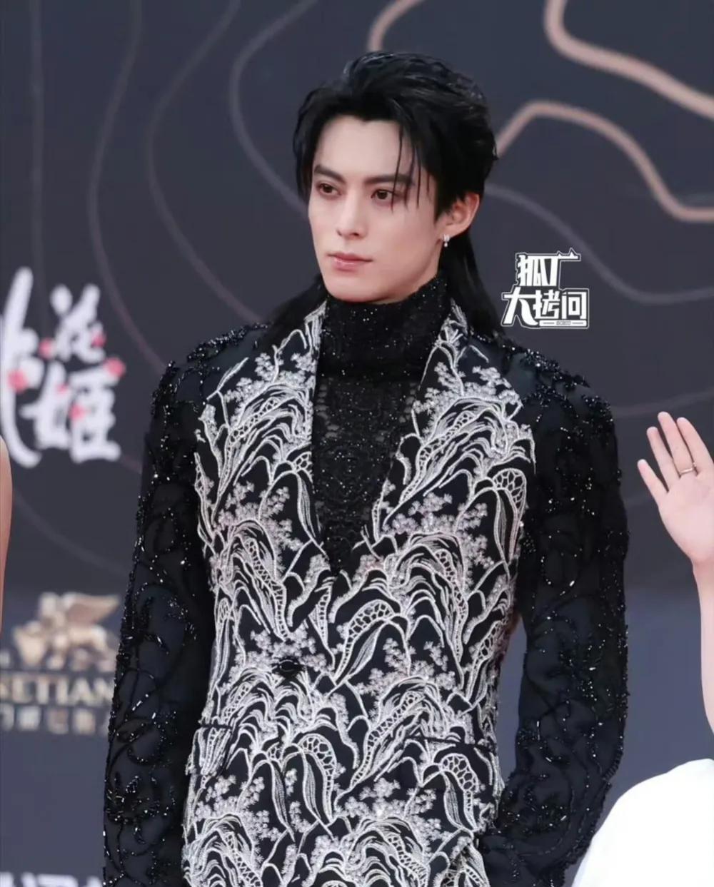 这次星光大赏 王鹤棣 张若昀 都去了，两人见面会尴尬不，毕竟最近《庆余年》因为《