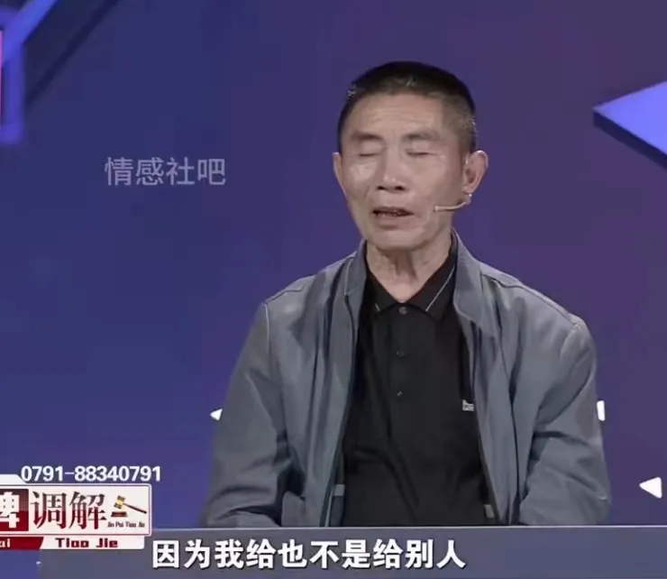 江西，老汉救了2男子的命，就认他们做了干儿子，老汉分别借给大儿子10万，小儿子5