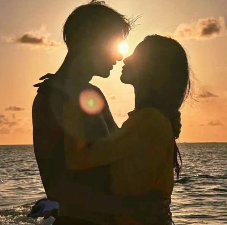 守丧期隐忍恋，黄子韬徐艺洋终公开！