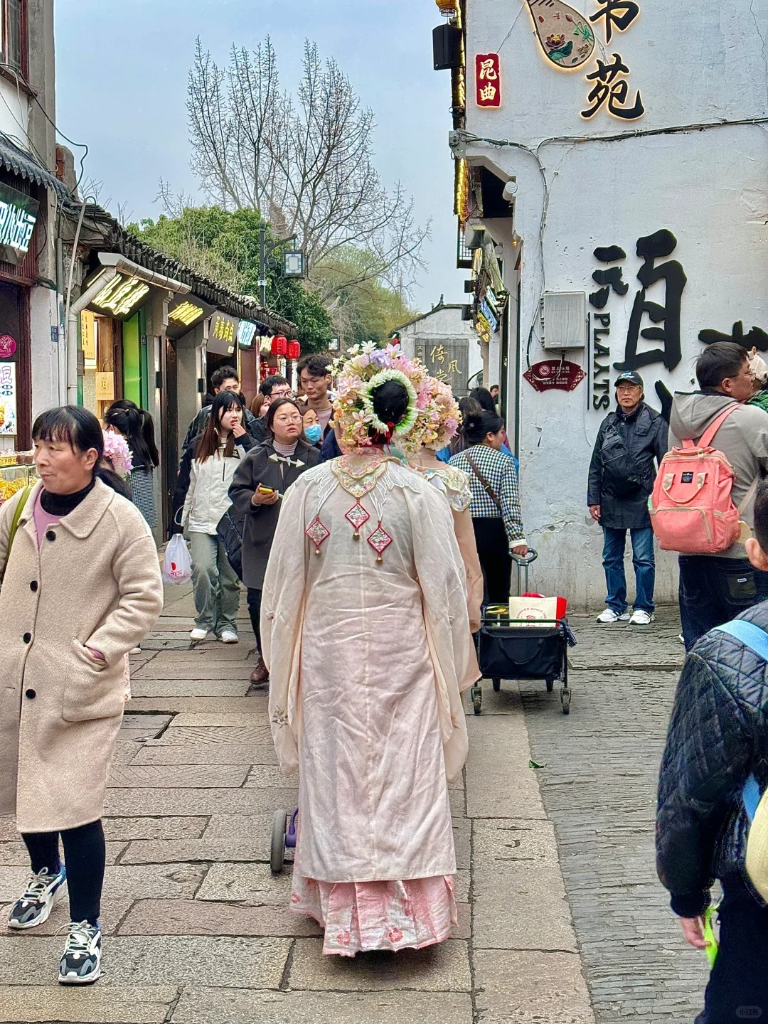 wok苏州的平江路真的…感觉都去拍簪花了
有没有什么好的店推荐一下！！！
山月铃