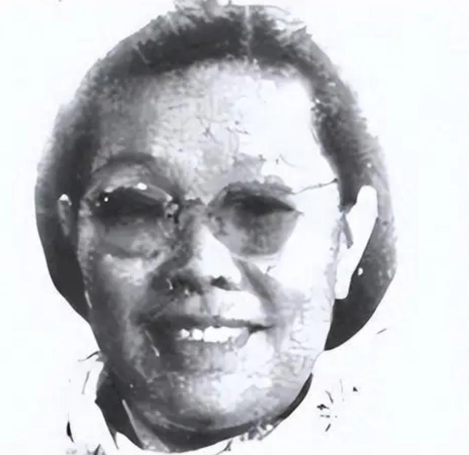 毛主席身边的四位女秘书，分别是谁？其中2位最后成为亲人。
从革命到建国，再到新中