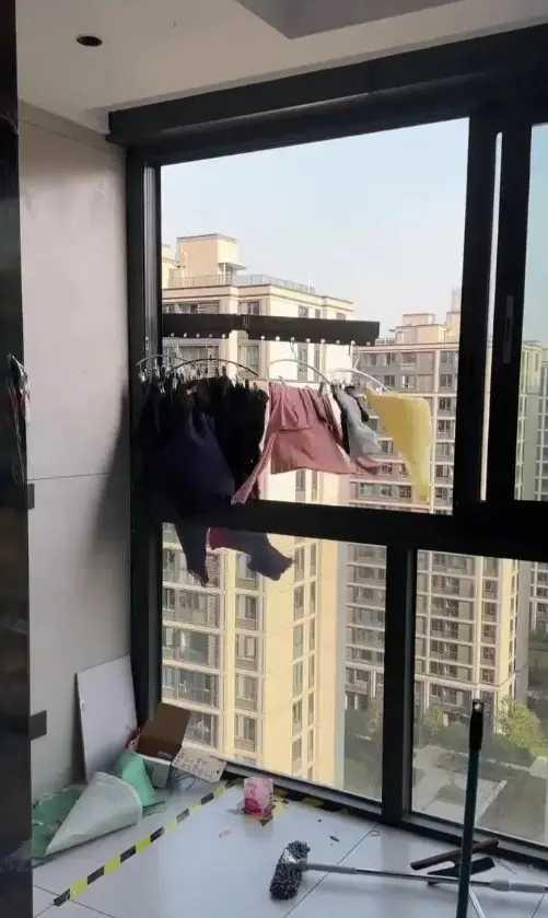 这样的邻居，让人崩溃！！哈哈哈哈！[开怀大笑]