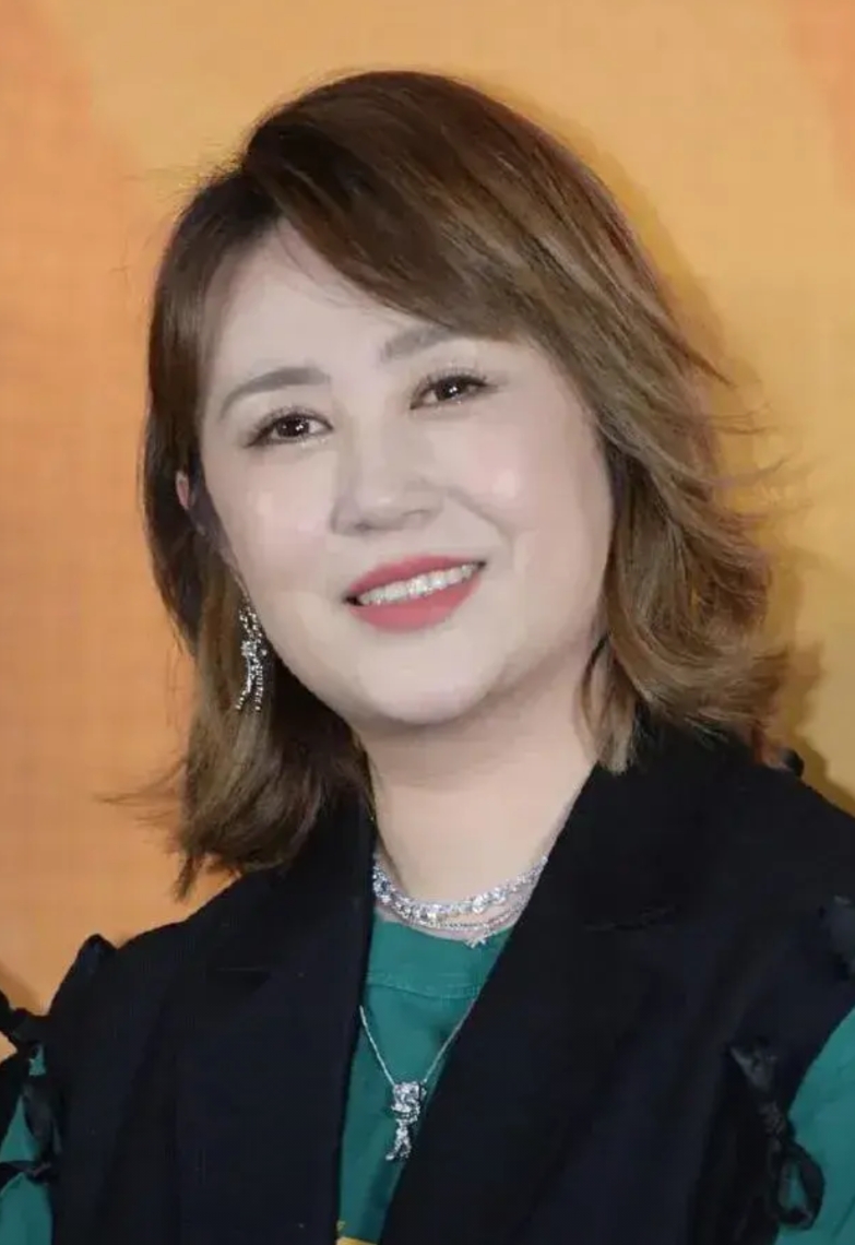 42岁演员马丽的11个人物关系∶

1.丈夫∶许文赫，31岁，1993年生人，演