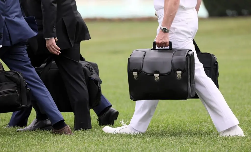 特朗普何时接管美国的核按钮？