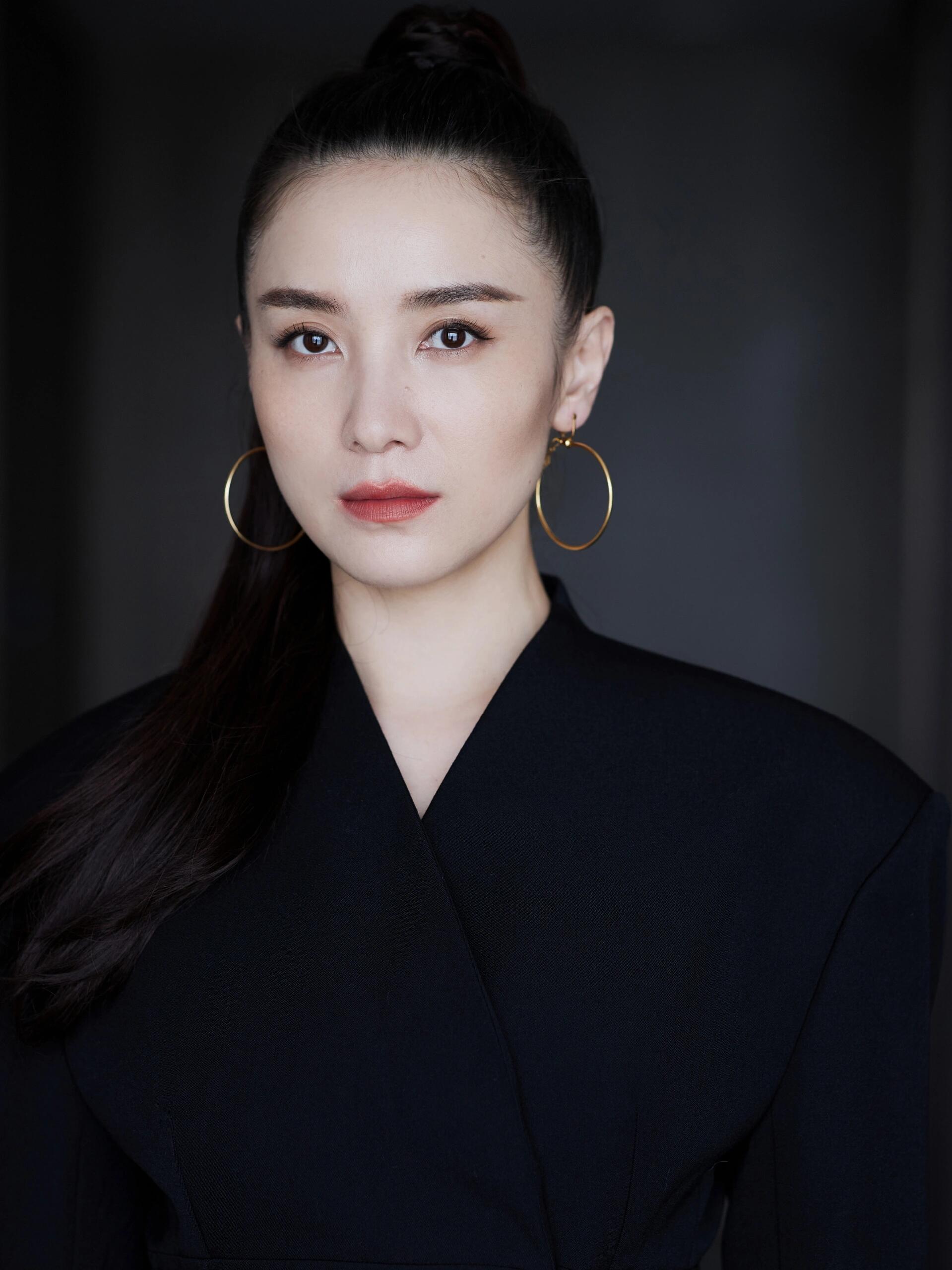 英气又带点女人适当性感的宋佳