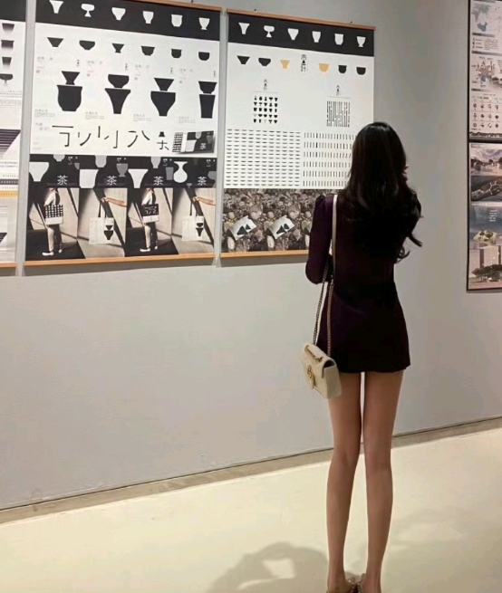 闺蜜的背影我一个女生看了都心动