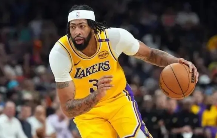 1.戴维斯是湖人内线防守最好的人，这是他的最大作用，2.第二作用是吃饼，3第三作