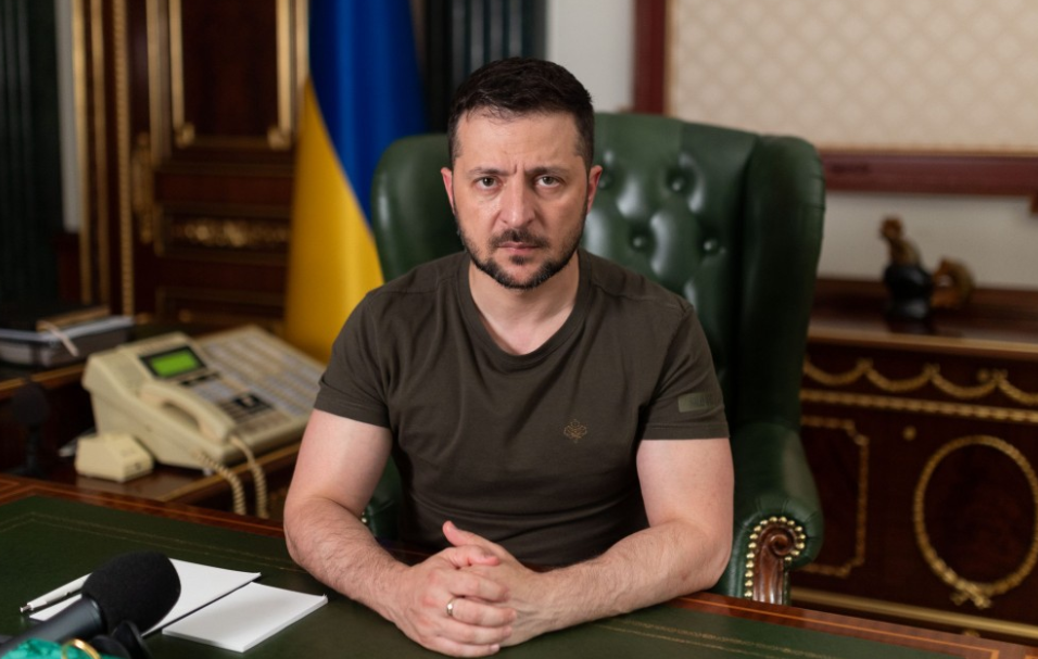 泽连斯基认识到问题严重，防空人才被送前线当步兵，自己办公室险被炸！