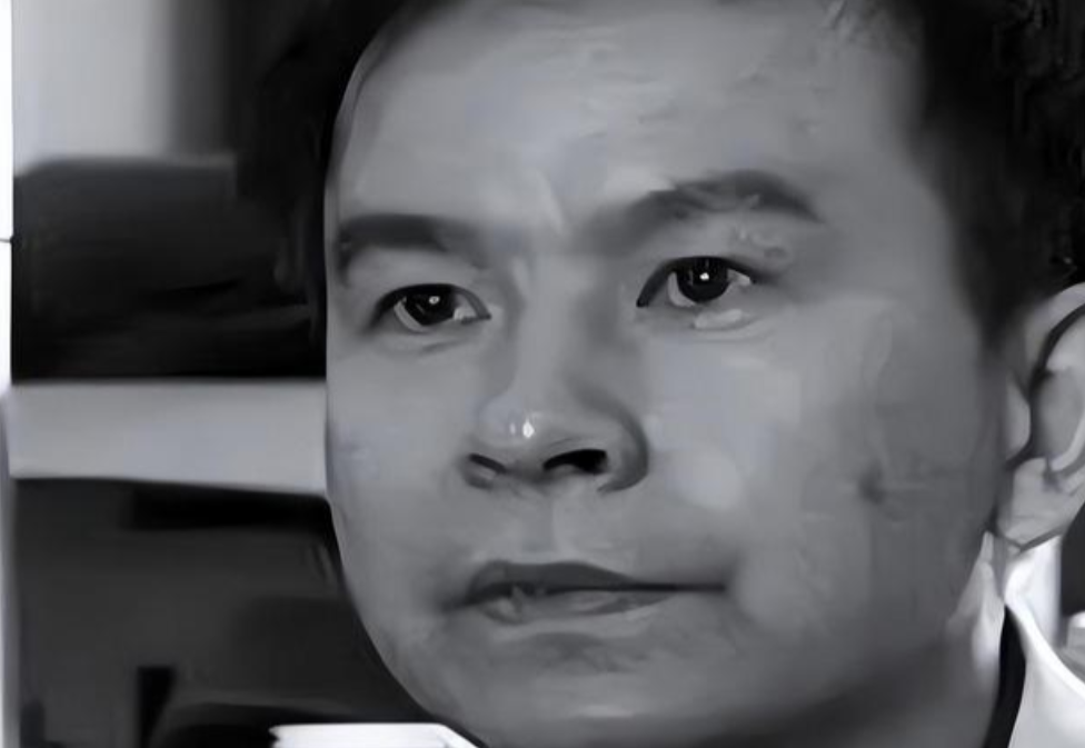 1992年，浙大高材生李红涛被警察逮捕，然而让所有人不敢相信的是，他竟然趁着警察