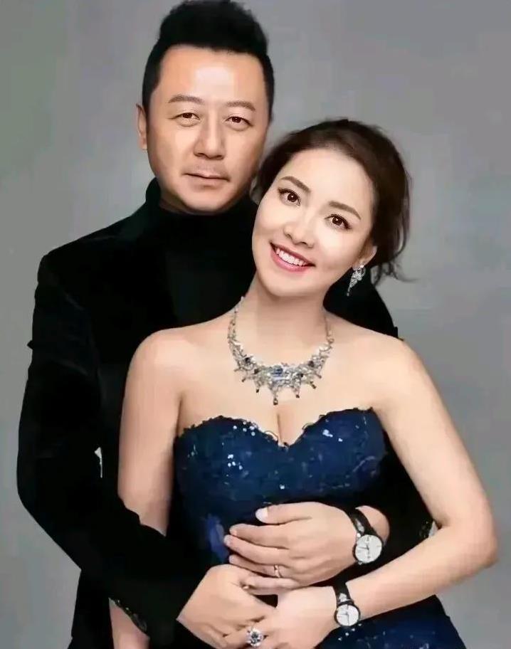 一提到郭涛，脑子里就自动播放《父母爱情》里江德福那朴实又可爱的形象，谁能想到，剧
