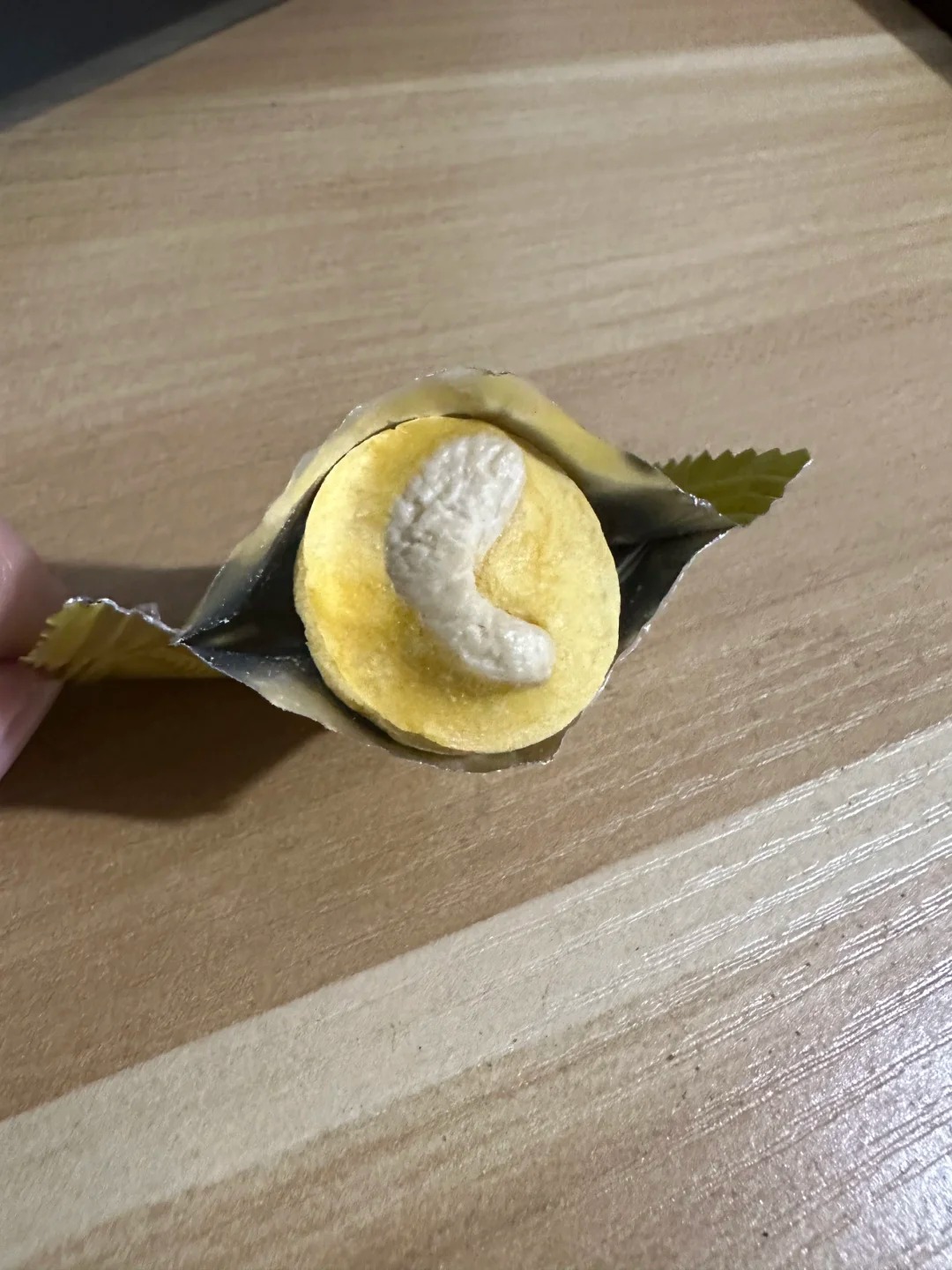 这啥呀？关系不好的室友硬给我的
很好吃但是不敢问人家是什么