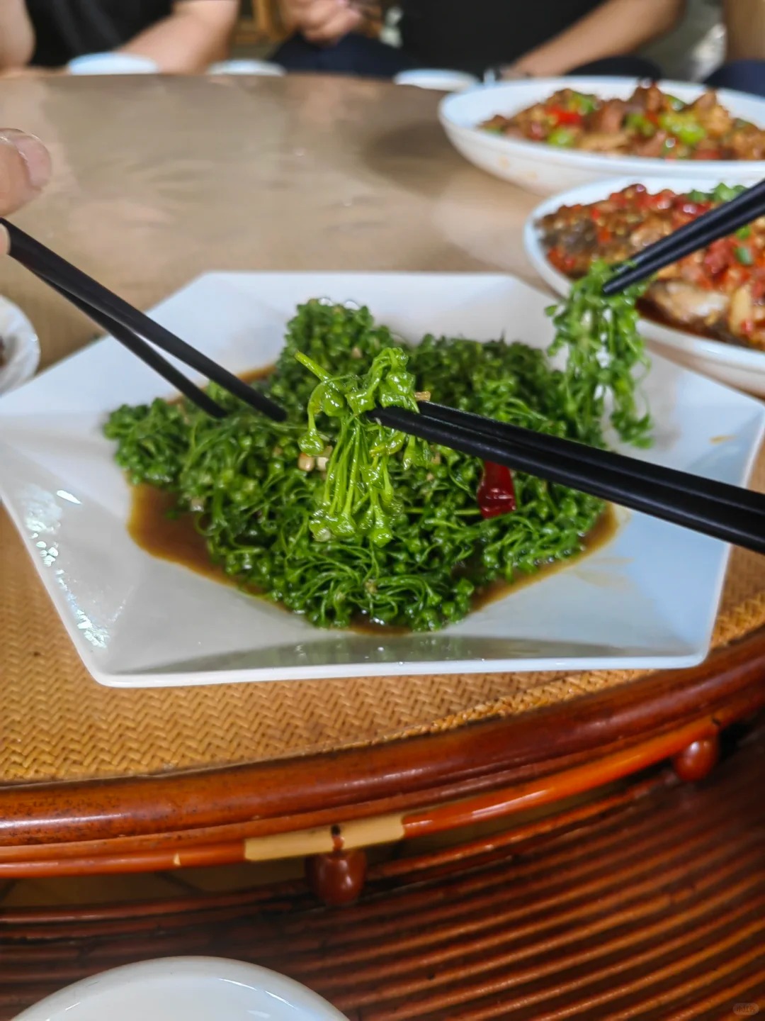 云南西双版纳！这菜叫什么？
这菜苦的，但是好吃，有懂得吗？介绍下