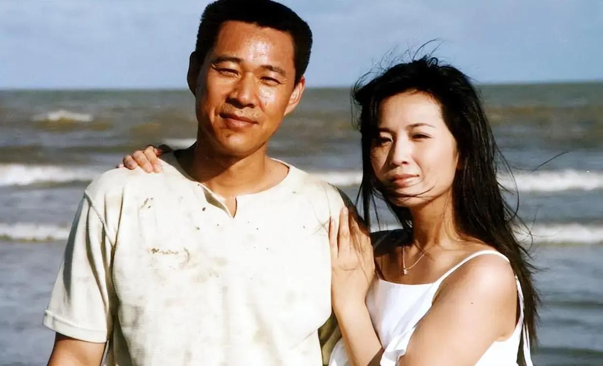 1997年，导演胡玫拍摄《雍正王朝》，谁知开拍前“雍正”（张丰毅）却跑了，他要去