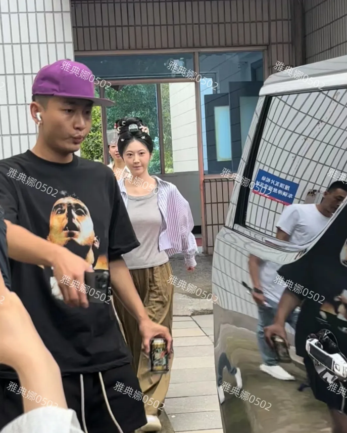 景甜生图，36岁的她也开始断崖式的衰老，脸很肿很僵状态十分疲惫，古装造型也大不如