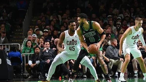 NBA今日10大球星表现评分，1人满分，5人优秀，2人良好，2人拉胯