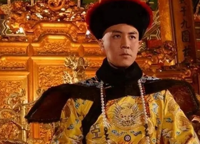 和珅自尽前说了一句话，让嘉庆皇帝脸色大变！这个贪官竟敢如此放肆？

他究竟说了什