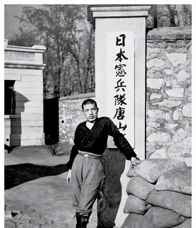 1946年7月，一名日本战犯临死拒不下跪，还高呼：天皇万岁！不料，中国老百姓却不