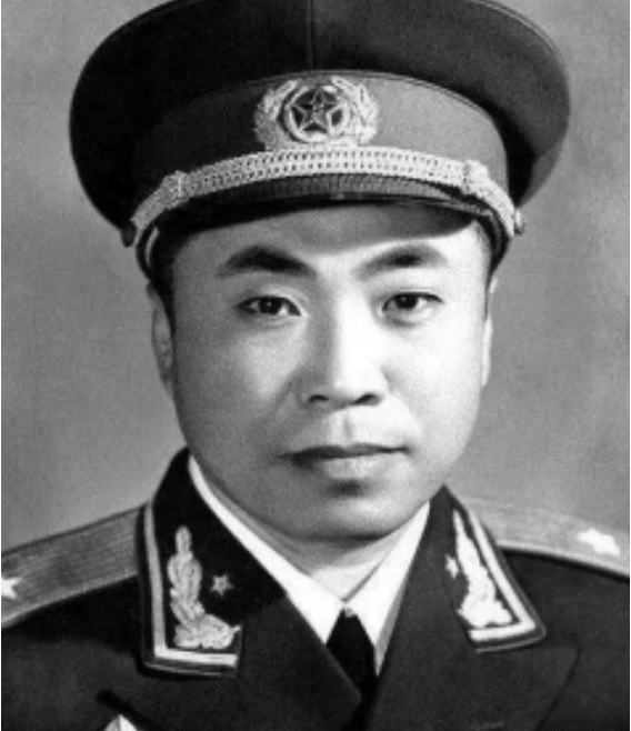 1942年，八路军神枪手遭叛徒出卖，被日军包围，只剩一颗子弹，这时，他很为难：是