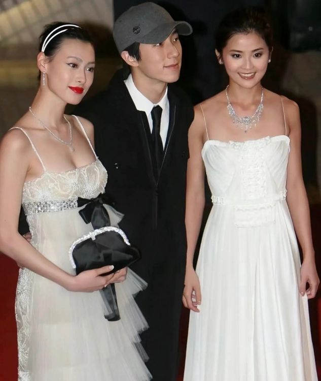 梁洛施、蔡卓妍、房祖名同框，本以为梁洛施够美了，没想到蔡卓妍更有气场！梁洛施长相