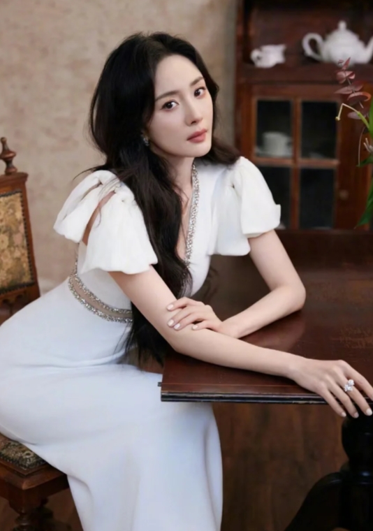 杨幂——身姿曼妙