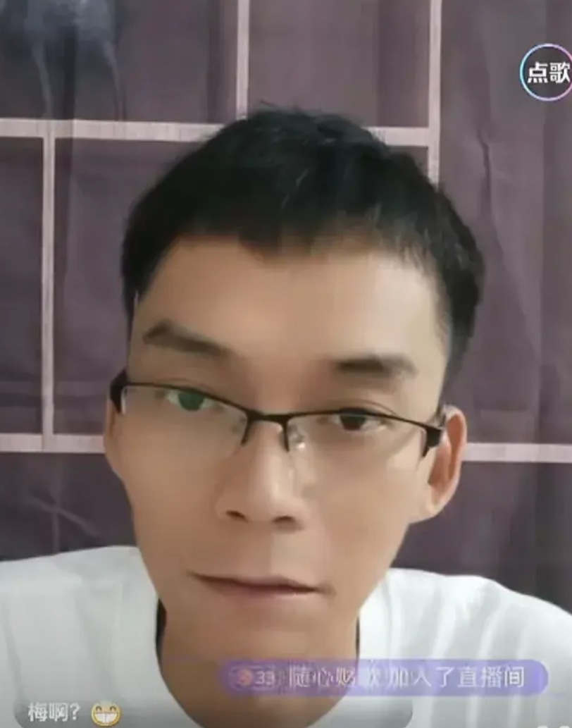 唐同学，今晚又开了一场1万人在线的直播，暴露了他内心的5个真实想法:

1. 大