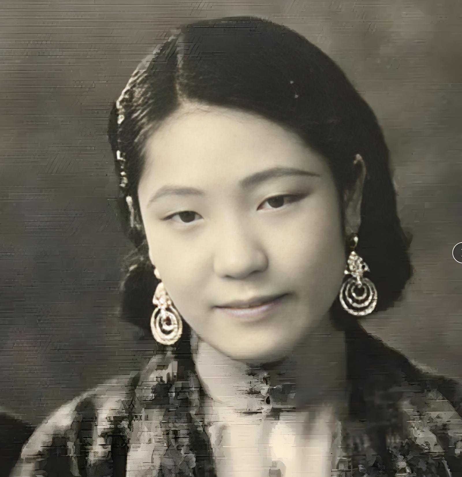 莫秀英传奇：从花楼歌女到慈善大家，人生大反转