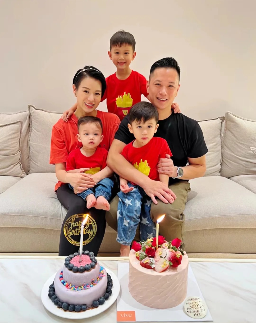 36岁才结婚❗胡杏儿告诉我们真爱不怕晚
胡杏儿45岁啦！老公李乘德发文庆祝，说他